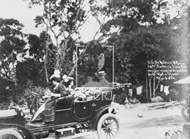 	O Sr. Nabuco, Madame Passos e Mademoiselle Castro na Vista Chinesa por ocasi�o do passeio do Sr. Root � Tijuca	