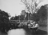 	Ponte no jardim da Pra�a da Rep�blica	
