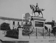 	Est�tua do General Os�rio na Pra�a XV de Novembro	